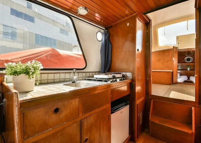 Houseboat Center 'messi' Амстердам