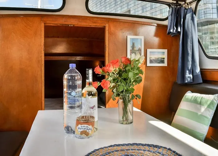 Ботель Houseboat Center 'messi'