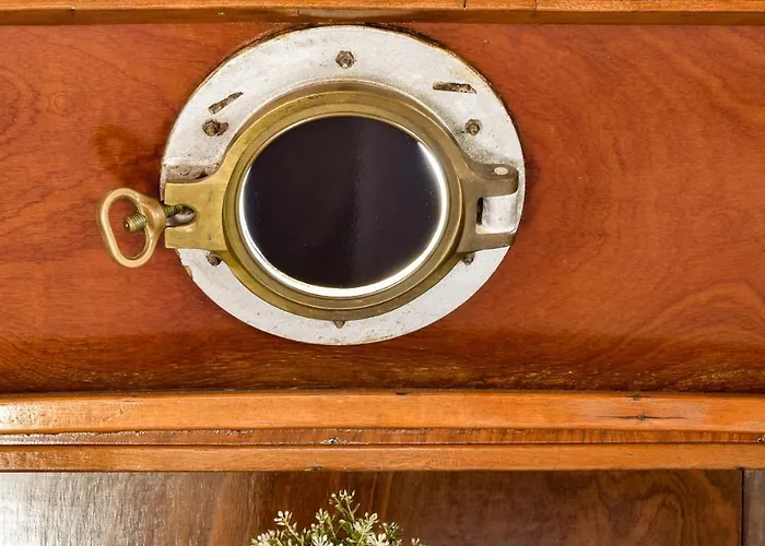 Ботель Houseboat Center 'messi' *