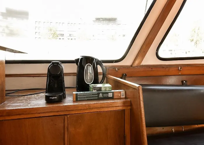 Ботель Houseboat Center 'messi'