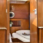 Houseboat Center 'messi' Botel