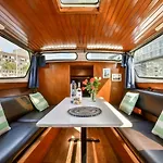 Houseboat Center 'messi' * Amsterdam