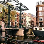 Houseboat Center 'messi' * Amsterdam