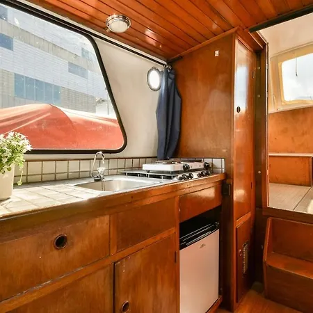 Houseboat Center 'messi' Amsterdam