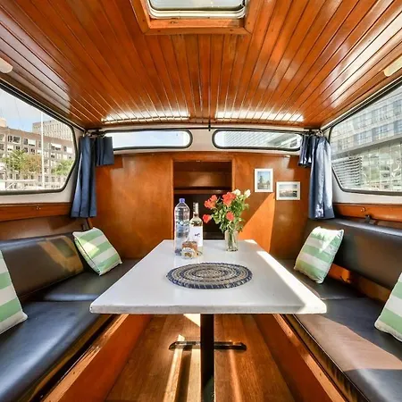 Houseboat Center 'messi' * Amsterdam