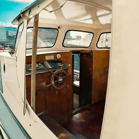 Houseboat Center 'messi' Amsterdam