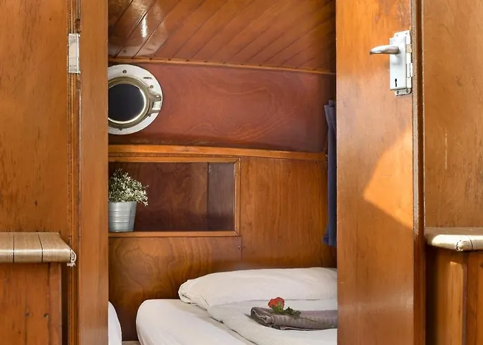 Houseboat Center 'messi' Båthotell