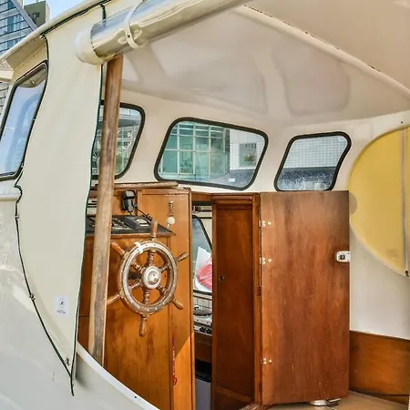 Botel Houseboat Center 'messi' *